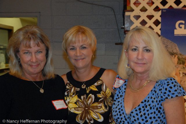 Leanne,_Nancy,_Jan.jpg